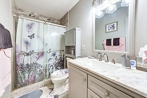 2 Mi to Coligny Beach: Hilton Head Home w/ Patio