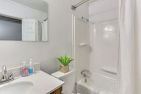 12 Mi to Lake Access: Port Arthur Apt w/ Yard