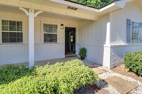Walk to Eats & Entertainment: Home in Brookhaven