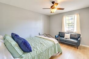 Walk to Eats & Entertainment: Home in Brookhaven