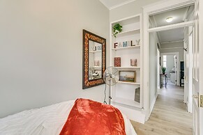 Walk Downtown: Inviting Historic Home in Dubuque!