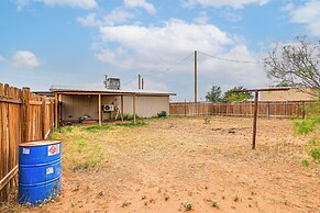 7 Mi to Dtwn Odessa: Home w/ Large Yard!