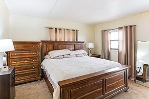 7 Mi to Dtwn Odessa: Home w/ Large Yard!