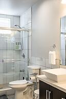Modern Spacious Home Bright Family Group Friendly