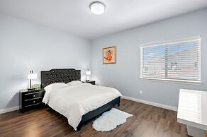 Modern Spacious Home Bright Family Group Friendly