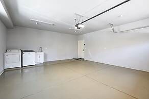 Modern Spacious Home Bright Family Group Friendly