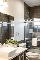 Modern Spacious Home Bright Family Group Friendly