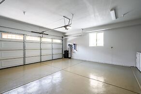 Modern Spacious Home Bright Family Group Friendly