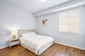Modern Spacious Home Bright Family Group Friendly