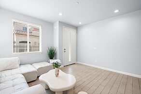 Modern Spacious Home Bright Family Group Friendly