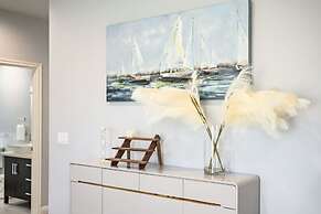 Modern Spacious Home Bright Family Group Friendly