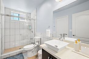 Modern Spacious Home Bright Family Group Friendly