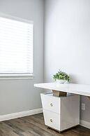 Modern Spacious Home Bright Family Group Friendly