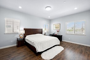 Modern Spacious Home Bright Family Group Friendly
