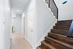 Modern Spacious Home Bright Family Group Friendly