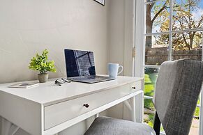 Magnolia Hideaway - Pet Friendly w/ Fireplace