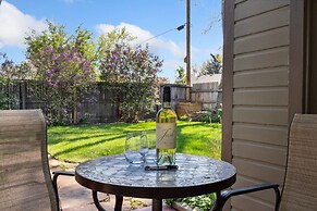 Magnolia Hideaway - Pet Friendly w/ Fireplace