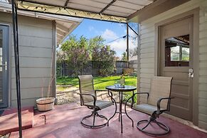 Magnolia Hideaway - Pet Friendly w/ Fireplace