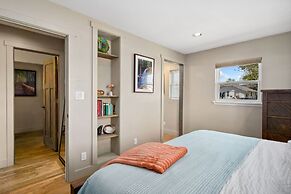 Magnolia Hideaway - Pet Friendly w/ Fireplace