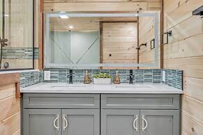 Er62 - Smoky Splash Getaway 3 Bedroom Cabin