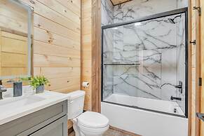Er62 - Smoky Splash Getaway 3 Bedroom Cabin