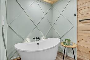 Er62 - Smoky Splash Getaway 3 Bedroom Cabin