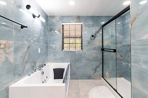 Peaceful Pet Friendly Chesapeake Escape 4 Bedroom Home