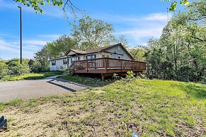 Peaceful Pet Friendly Chesapeake Escape 4 Bedroom Home