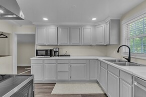 Peaceful Pet Friendly Chesapeake Escape 4 Bedroom Home