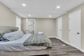 Peaceful Pet Friendly Chesapeake Escape 4 Bedroom Home