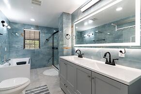 Peaceful Pet Friendly Chesapeake Escape 4 Bedroom Home