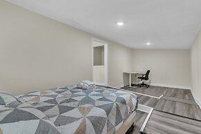 Peaceful Pet Friendly Chesapeake Escape 4 Bedroom Home