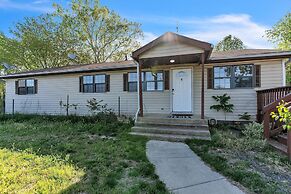 Peaceful Pet Friendly Chesapeake Escape 4 Bedroom Home
