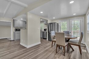 Peaceful Pet Friendly Chesapeake Escape 4 Bedroom Home