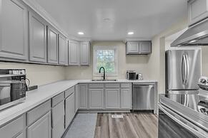 Peaceful Pet Friendly Chesapeake Escape 4 Bedroom Home