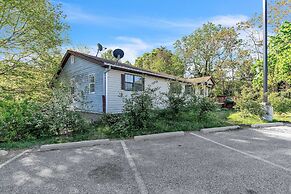 Peaceful Pet Friendly Chesapeake Escape 4 Bedroom Home