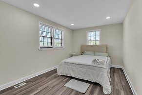 Peaceful Pet Friendly Chesapeake Escape 4 Bedroom Home