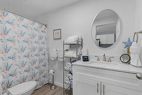 412 Harbor Hideaway: 2bd Cottage, Walk To Times Square! 2 Bedroom Home