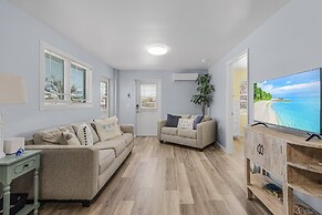 412 Harbor Hideaway: 2bd Cottage, Walk To Times Square! 2 Bedroom Home