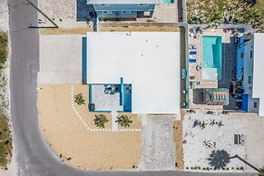 412/815 Tropical Tide Duplex: 4bd, Walk To Times Square! 4 Bedroom Hom