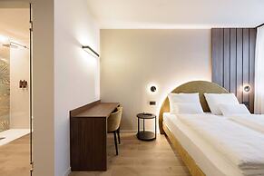 NAOMI Rooms