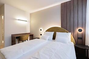 NAOMI Rooms