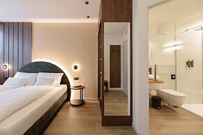 NAOMI Rooms