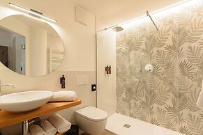 NAOMI Rooms