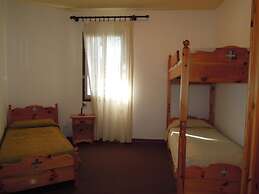 Cozy Stay With Shared Pool
