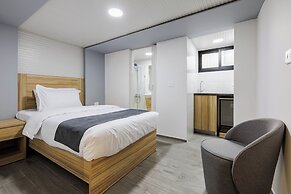 Middle Beach Hotel