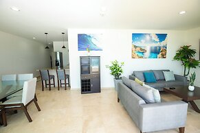 Elegant Condo at Playa Brujas