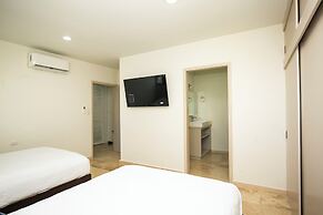 Elegant Condo at Playa Brujas