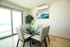 Elegant Condo at Playa Brujas