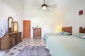 Spacious House with Pool